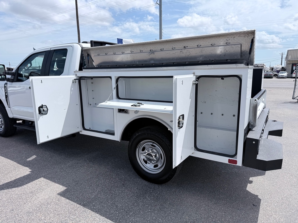 Photo 11 of this FORD F250