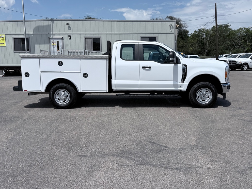 Photo 4 of this FORD F250