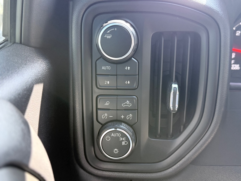 Photo 21 of this CHEVROLET SILVERADO 1500