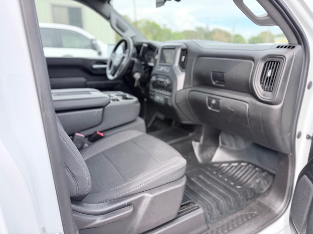 Photo 13 of this CHEVROLET SILVERADO 2500