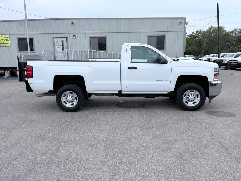 Photo 4 of this CHEVROLET SILVERADO 2500