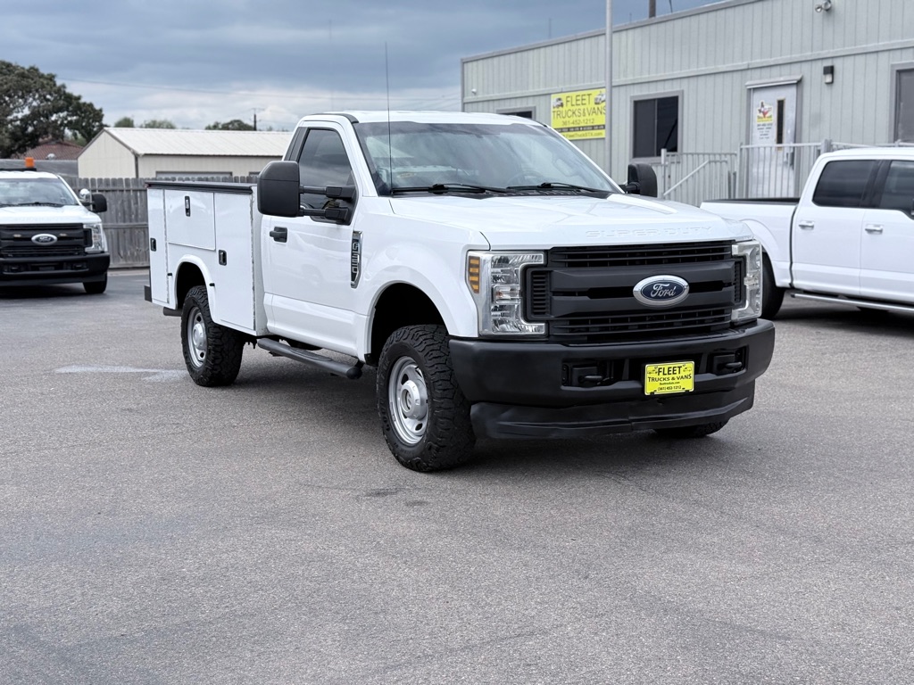 Photo 3 of this FORD F350