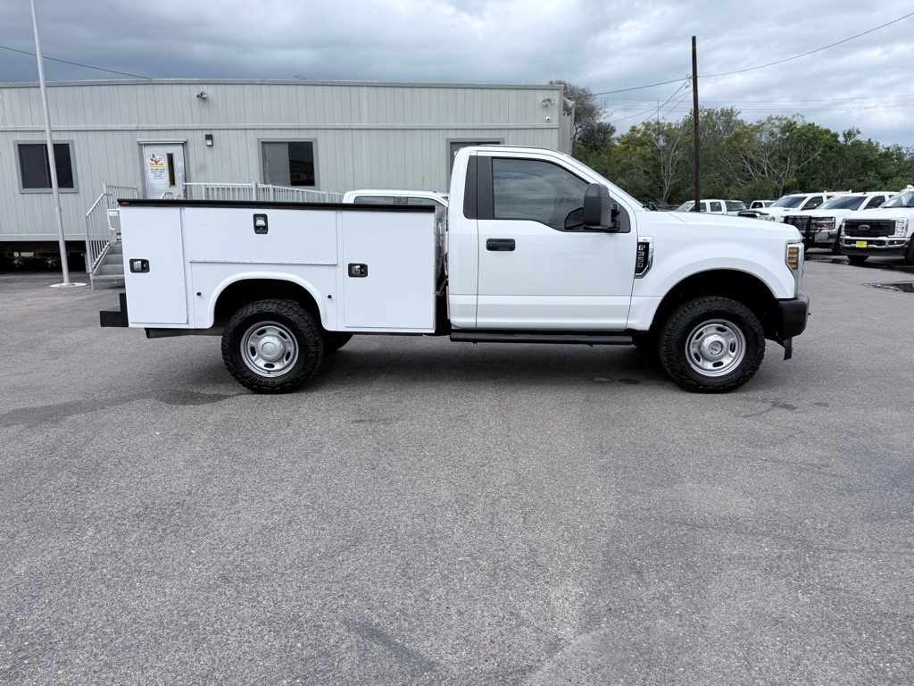 Photo 4 of this FORD F350