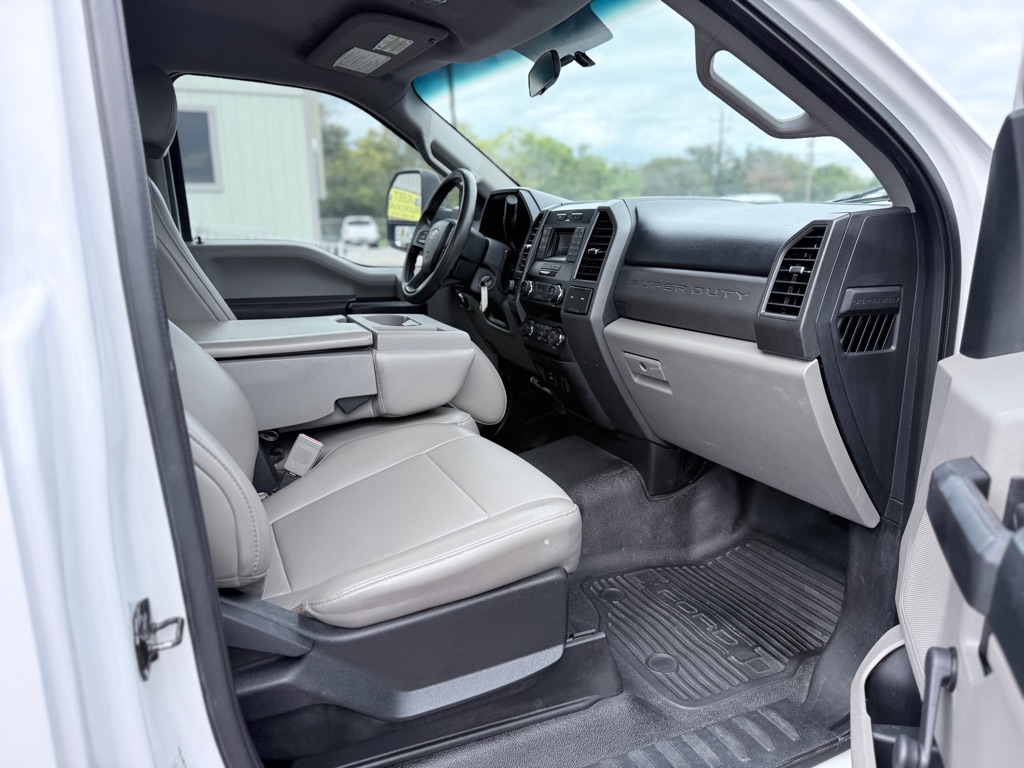 Photo 13 of this FORD F350