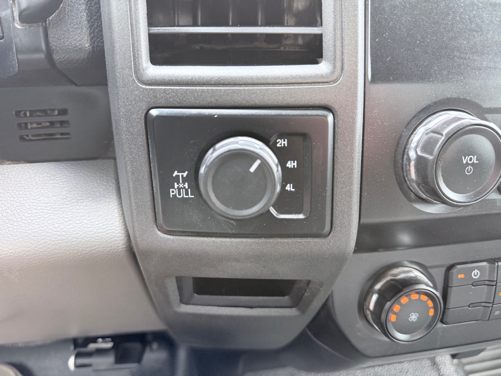 Photo 15 of this FORD F350