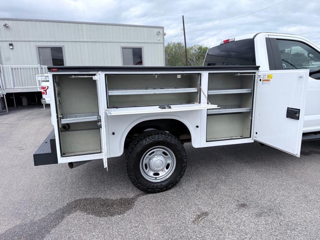 Photo 12 of this FORD F350