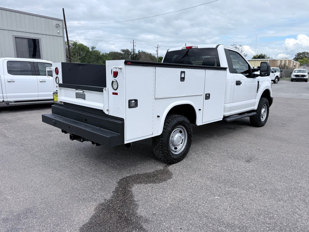 Photo 5 of this FORD F350
