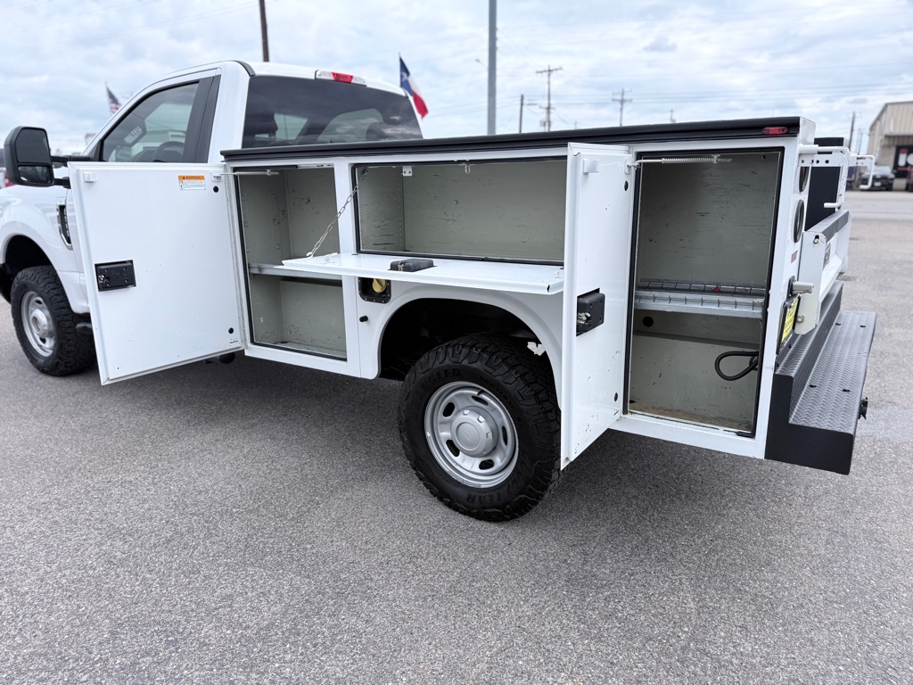 Photo 11 of this FORD F350