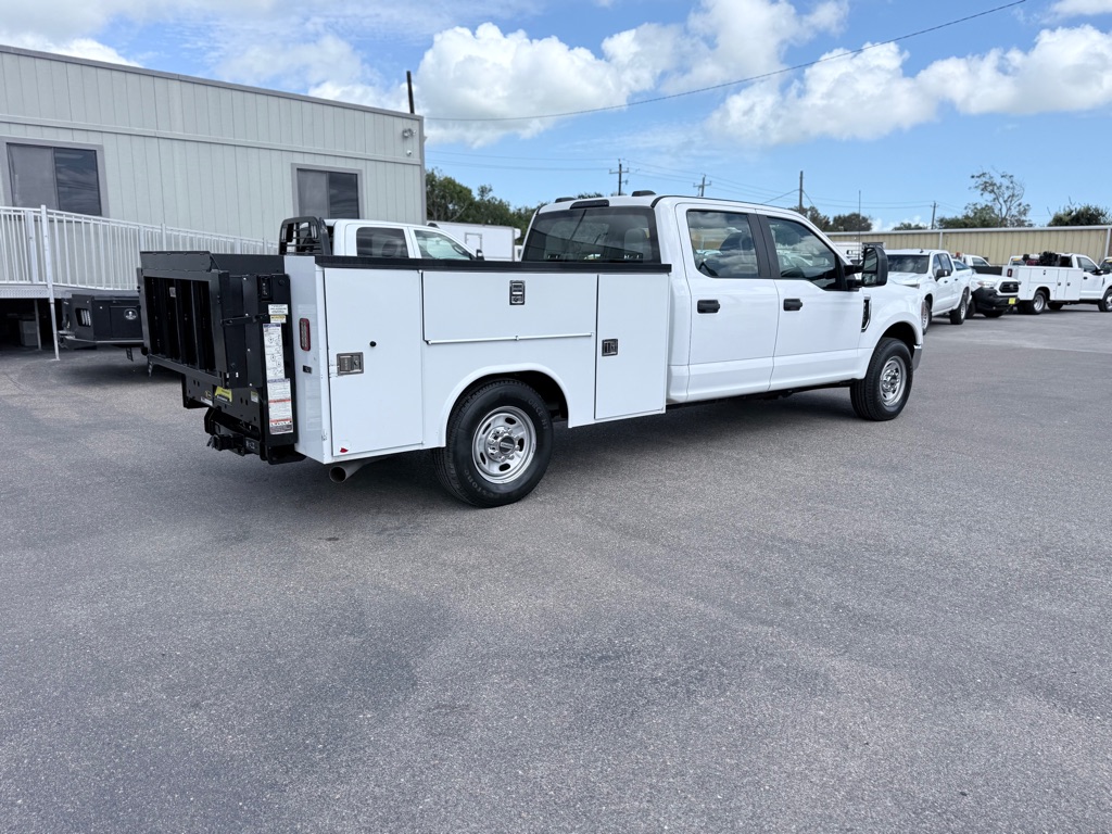 Photo 5 of this FORD F350