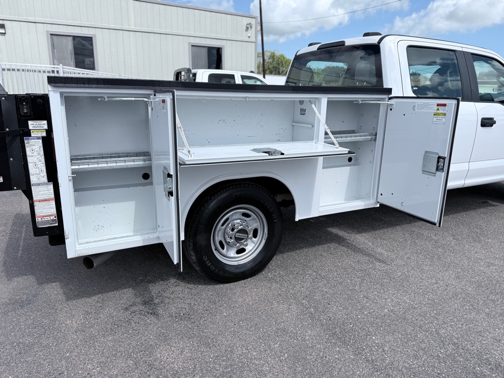 Photo 12 of this FORD F350