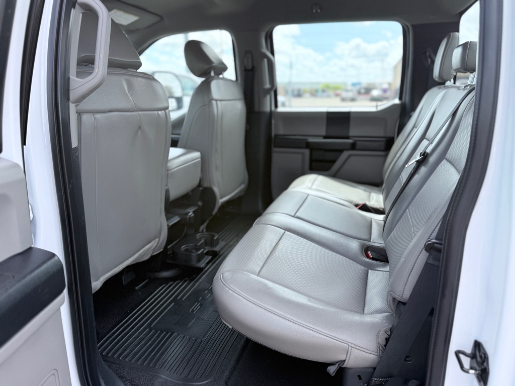 Photo 10 of this FORD F350