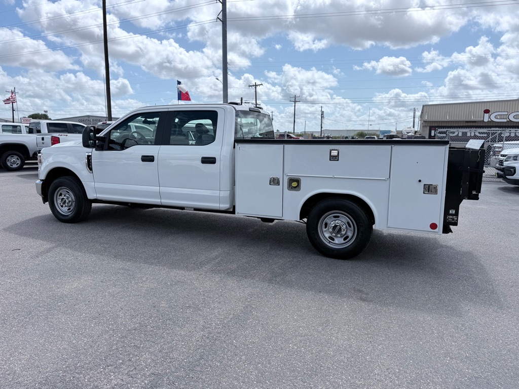 Photo 8 of this FORD F350