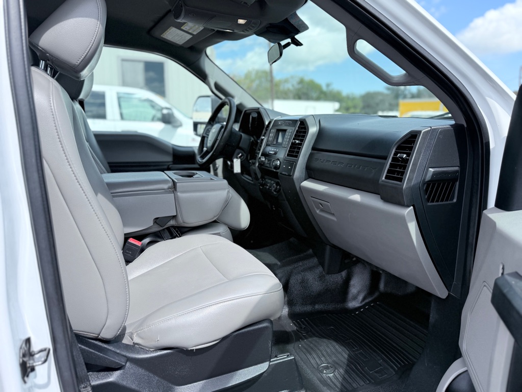 Photo 15 of this FORD F350