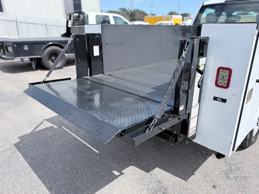Photo 13 of this FORD F350