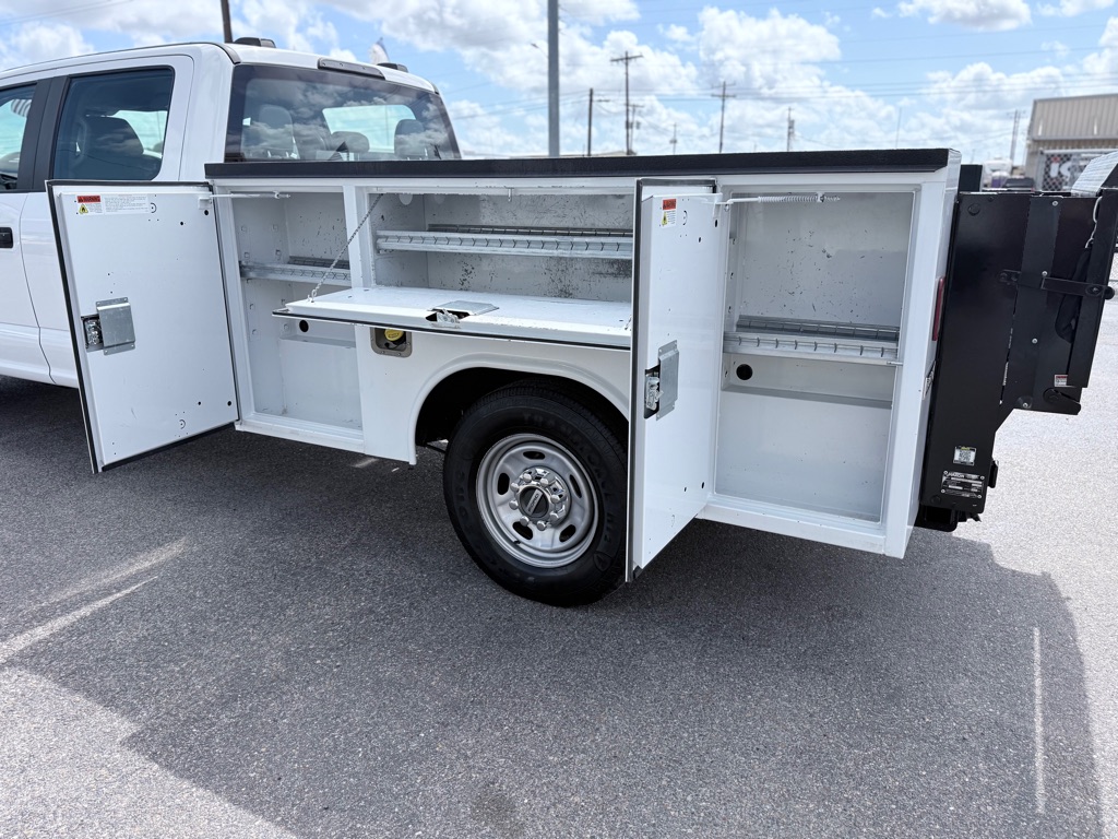Photo 11 of this FORD F350