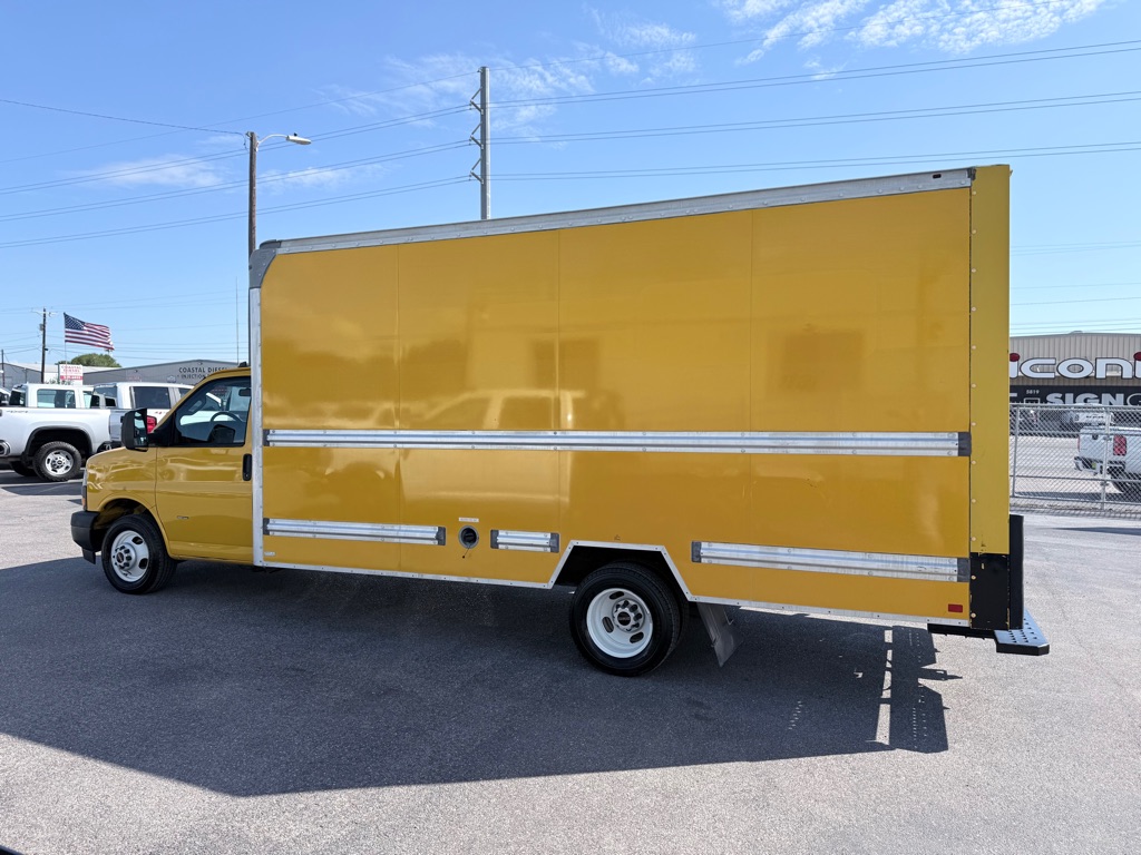 Photo 9 of this GMC SAVANA