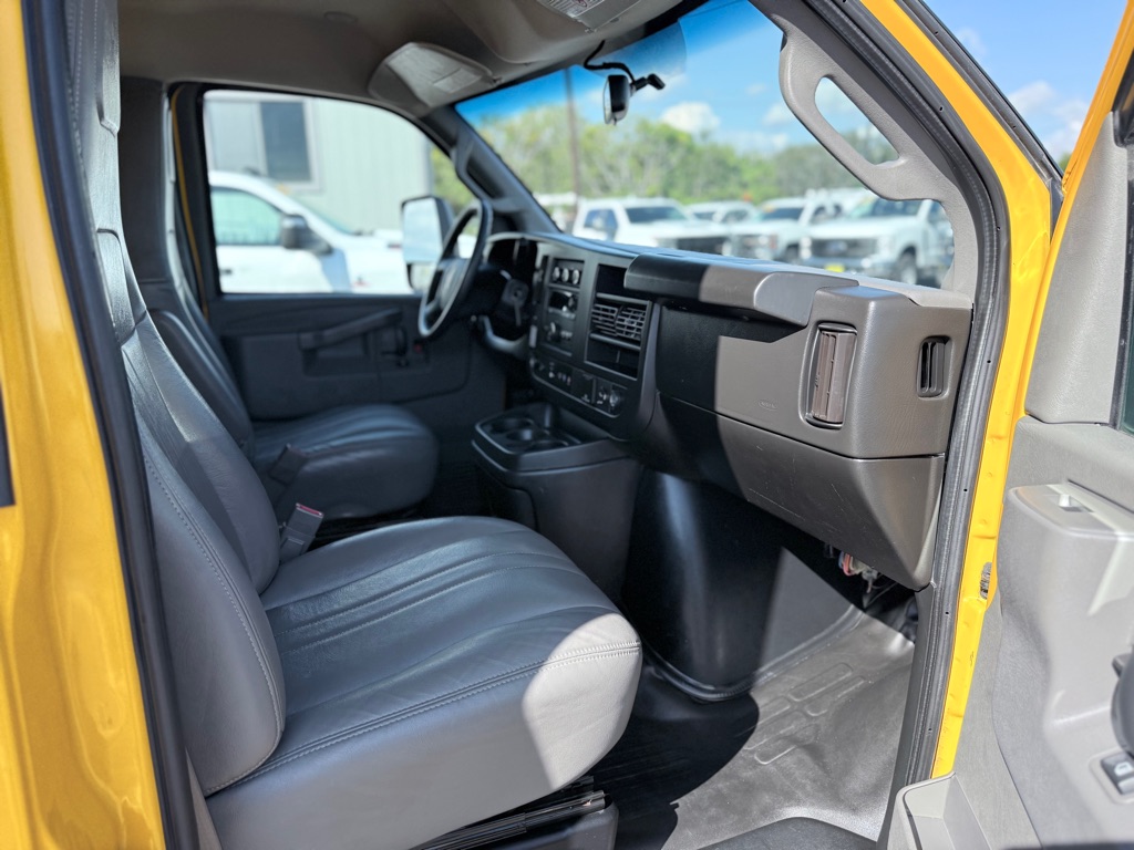 Photo 16 of this GMC SAVANA