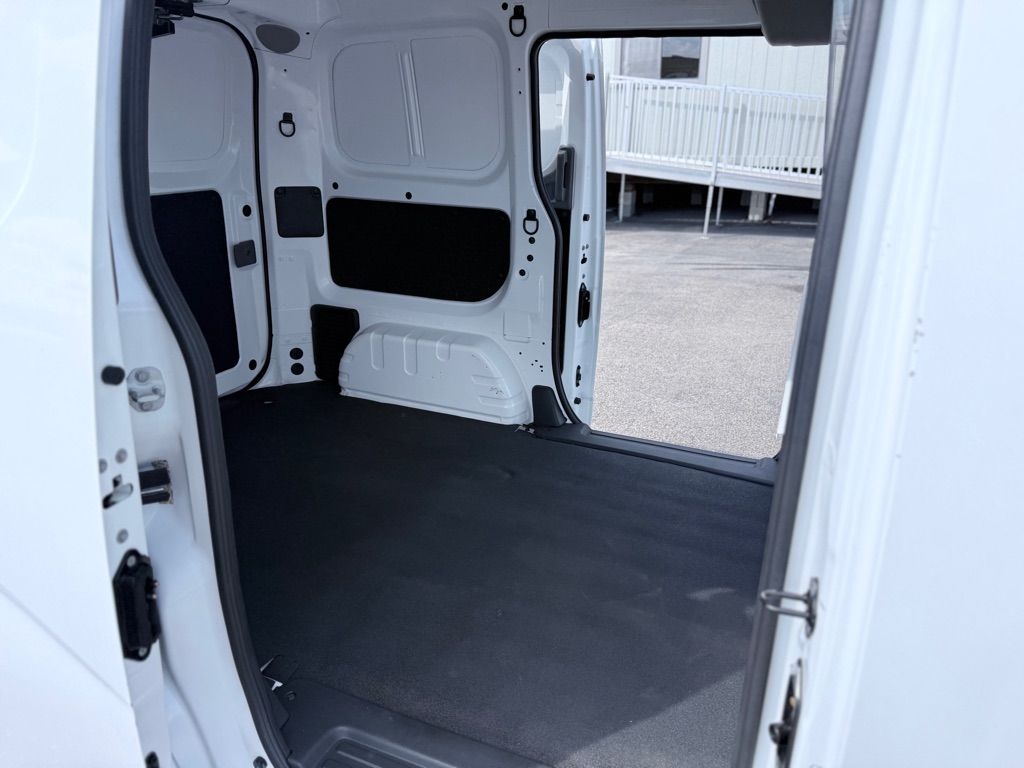 Photo 12 of this NISSAN NV200
