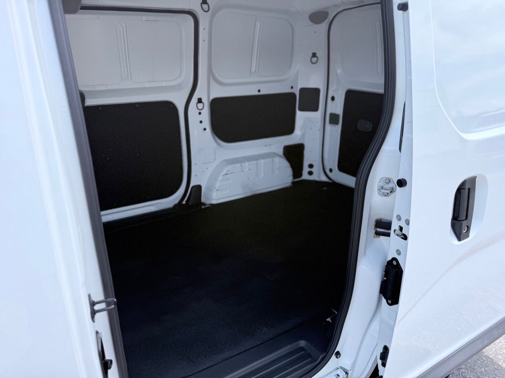 Photo 10 of this NISSAN NV200