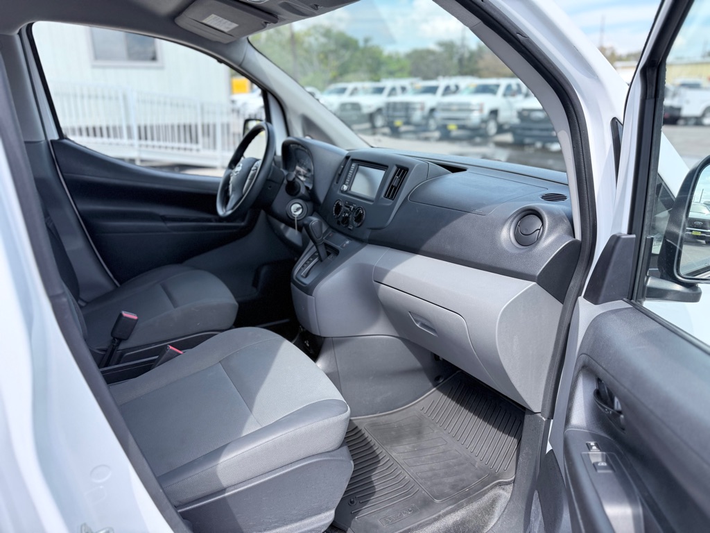 Photo 13 of this NISSAN NV200