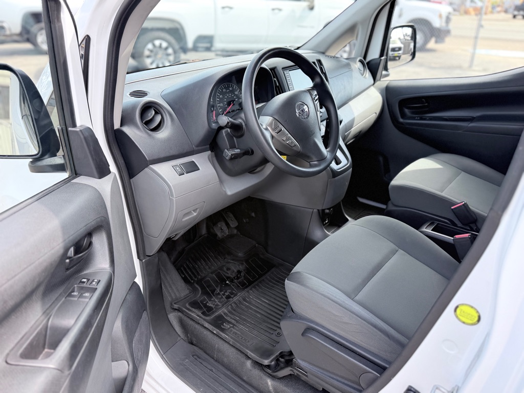 Photo 9 of this NISSAN NV200