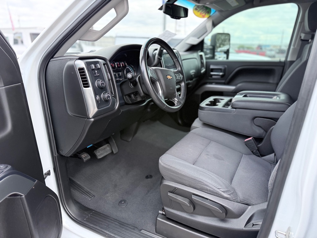 Photo 9 of this CHEVROLET SILVERADO 2500