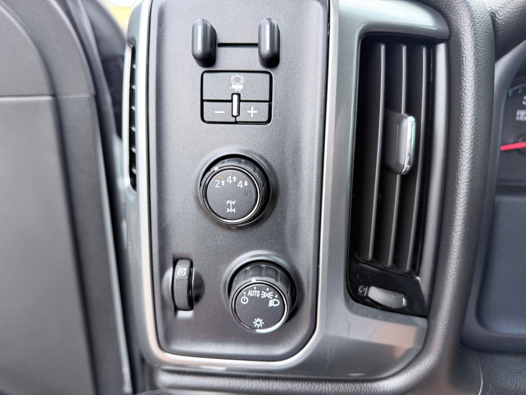 Photo 16 of this CHEVROLET SILVERADO 2500