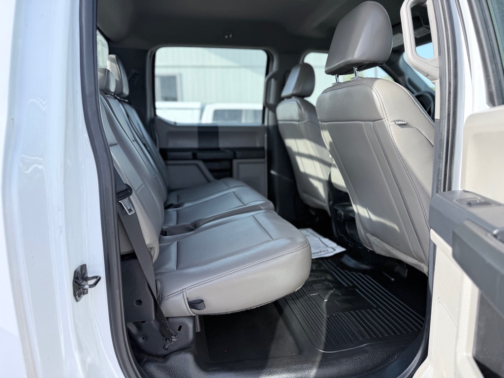 Photo 12 of this FORD F350