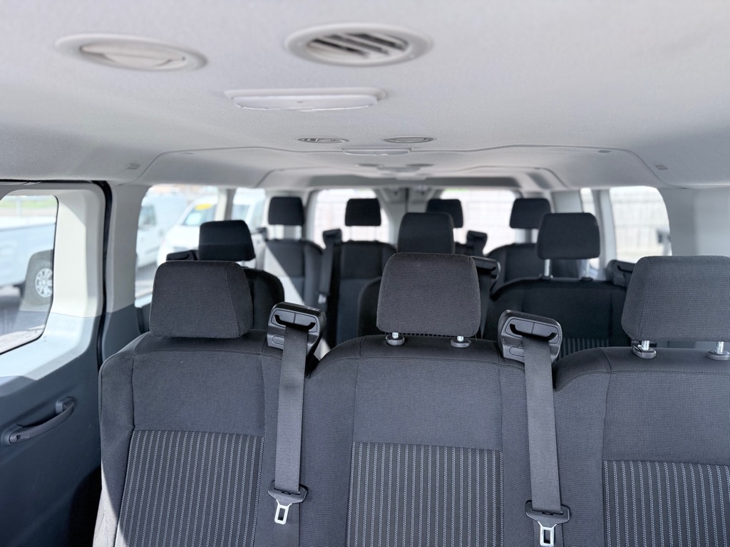 Photo 13 of this FORD TRANSIT