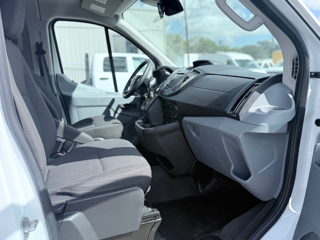 Photo 10 of this FORD TRANSIT
