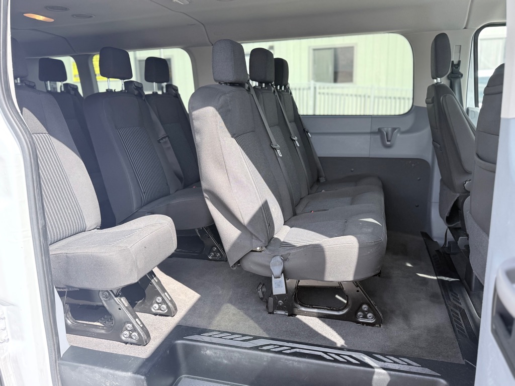 Photo 11 of this FORD TRANSIT
