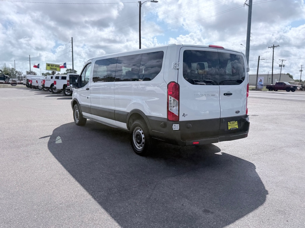 Photo 7 of this FORD TRANSIT