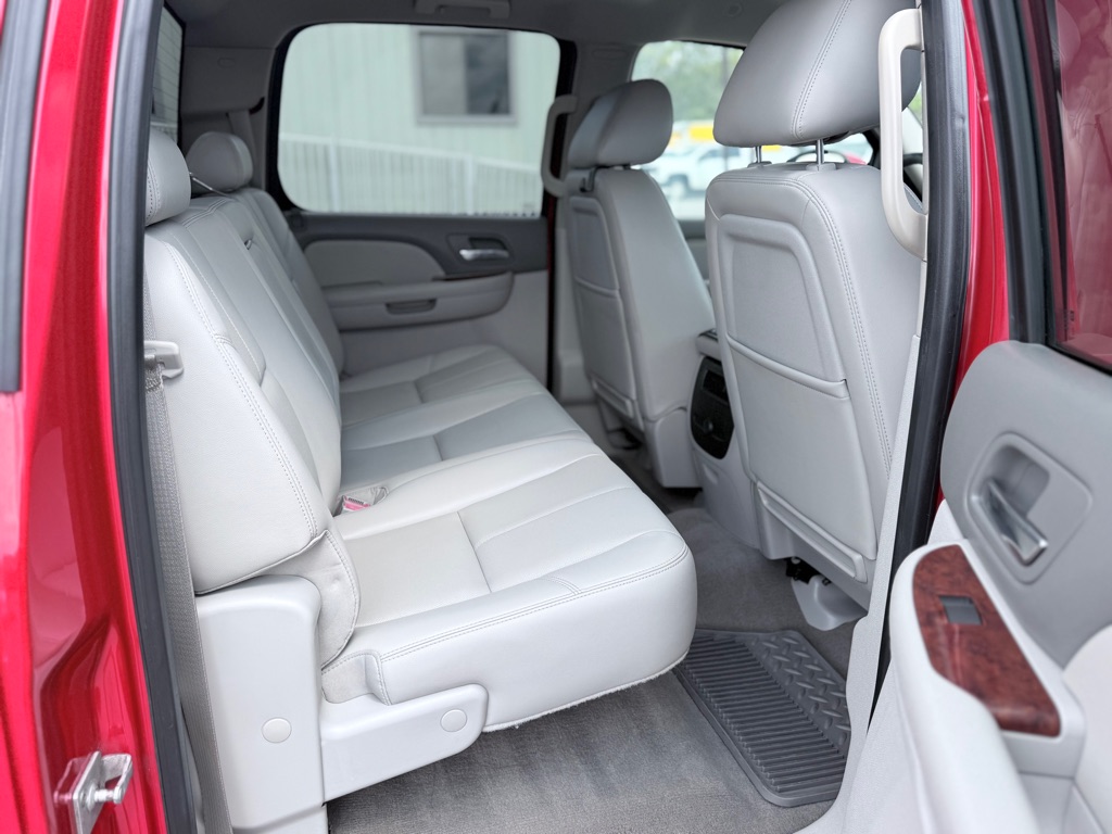 Photo 13 of this CHEVROLET SILVERADO 2500