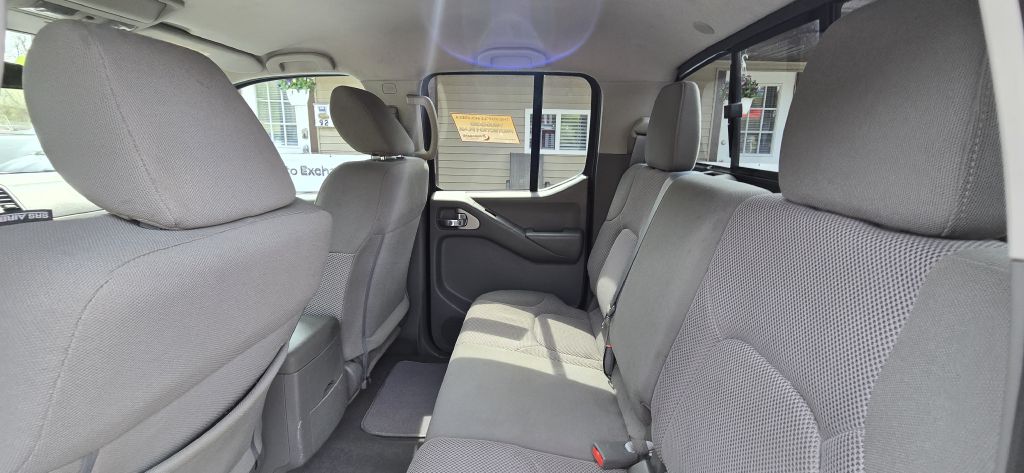 2019 Nissan Frontier SV - Photo 18