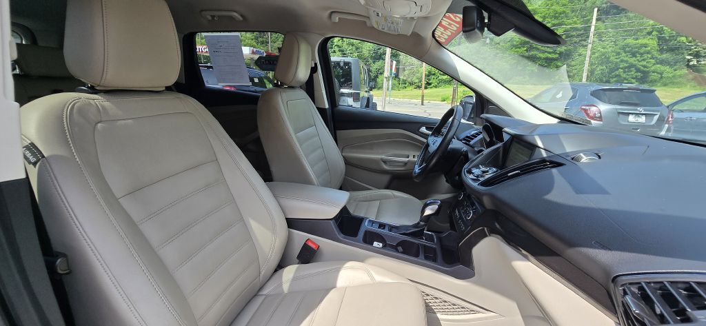 2019 Ford Escape Titanium - Photo 32