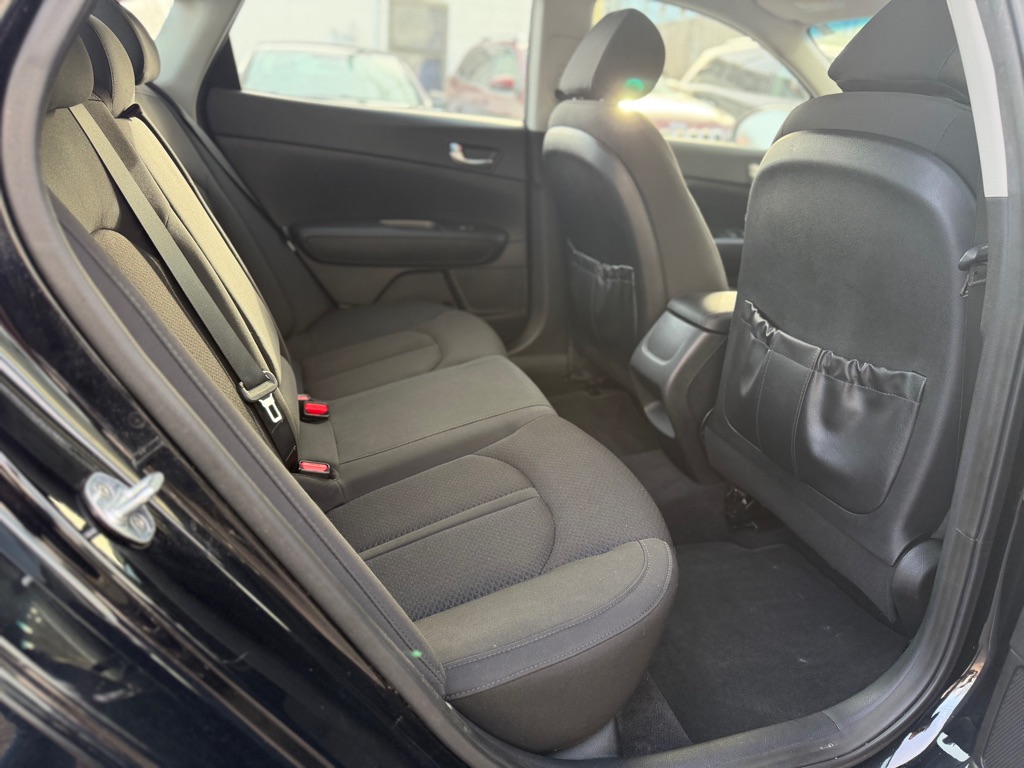 Photo 11 of this KIA OPTIMA