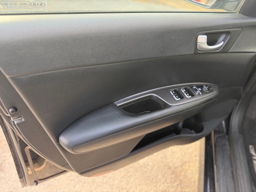 Photo 10 of this KIA OPTIMA