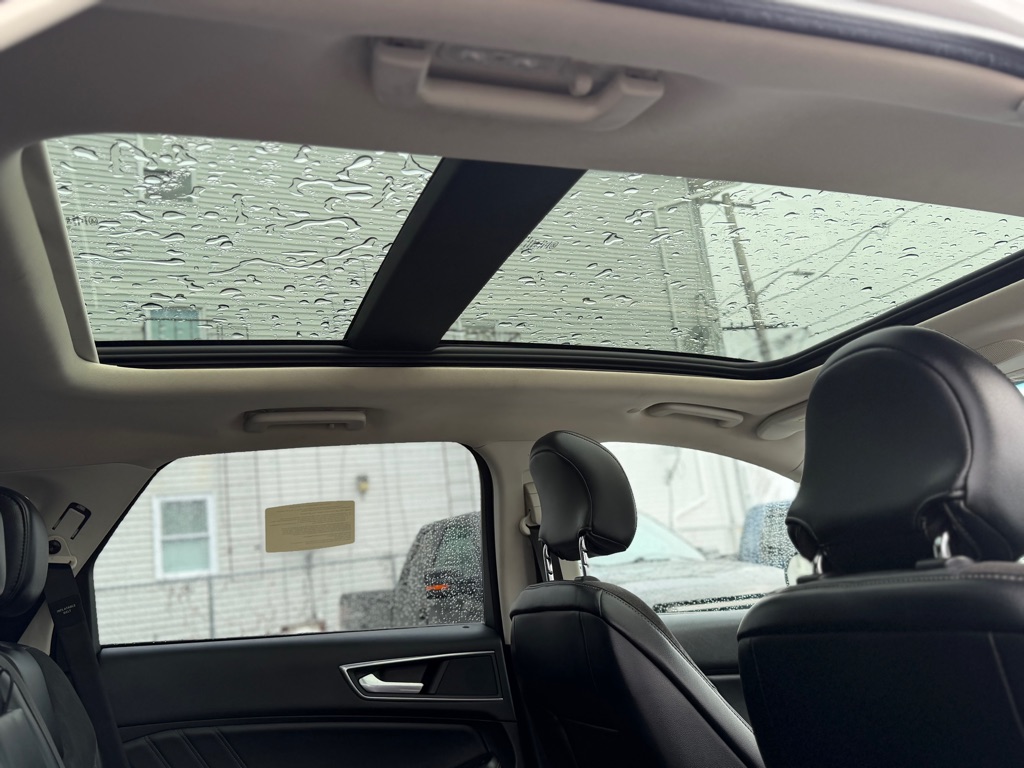 Photo 11 of this FORD EDGE