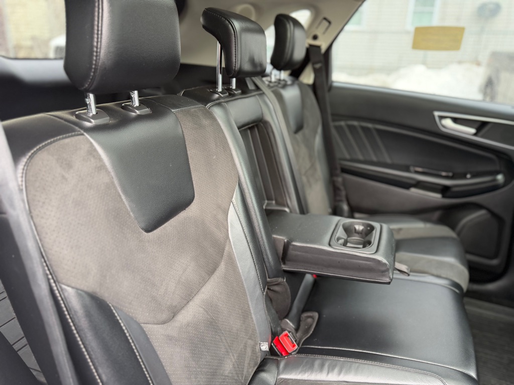 Photo 13 of this FORD EDGE