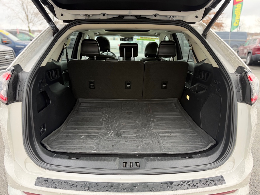 Photo 15 of this FORD EDGE