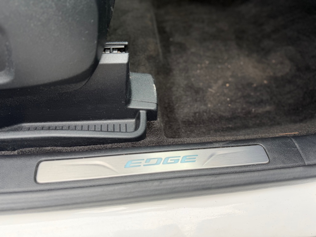Photo 14 of this FORD EDGE