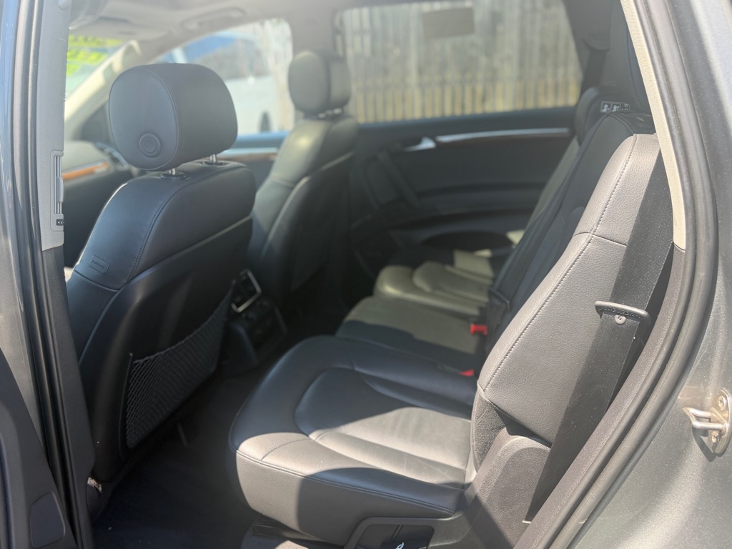 Photo 8 of this AUDI Q7