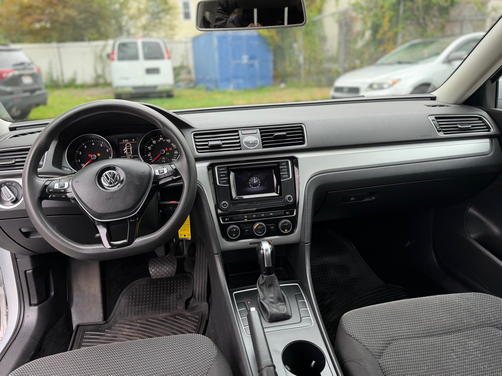 Photo 12 of this VOLKSWAGEN PASSAT
