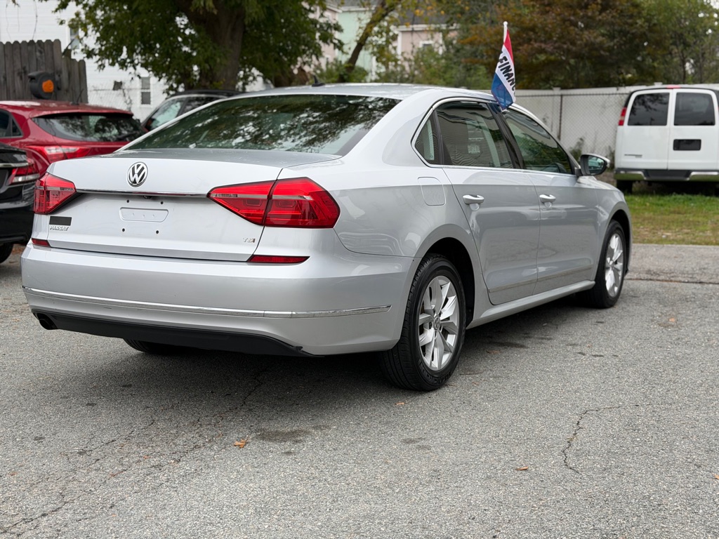 Photo 4 of this VOLKSWAGEN PASSAT