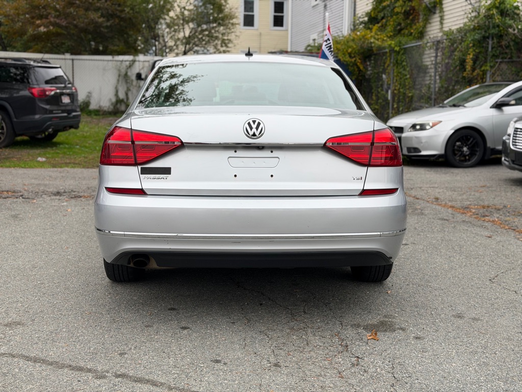 Photo 5 of this VOLKSWAGEN PASSAT