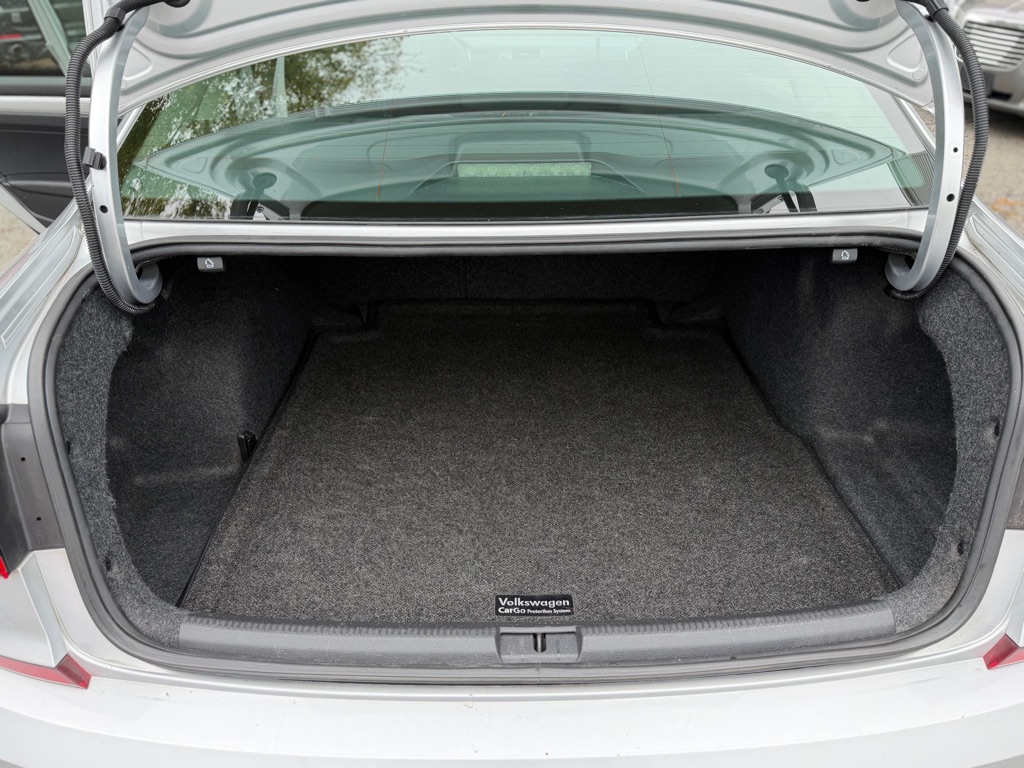 Photo 16 of this VOLKSWAGEN PASSAT