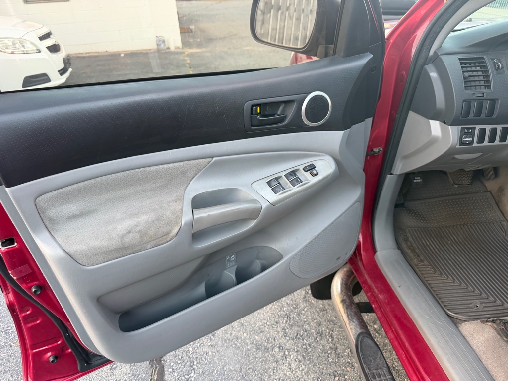 Photo 9 of this TOYOTA TACOMA