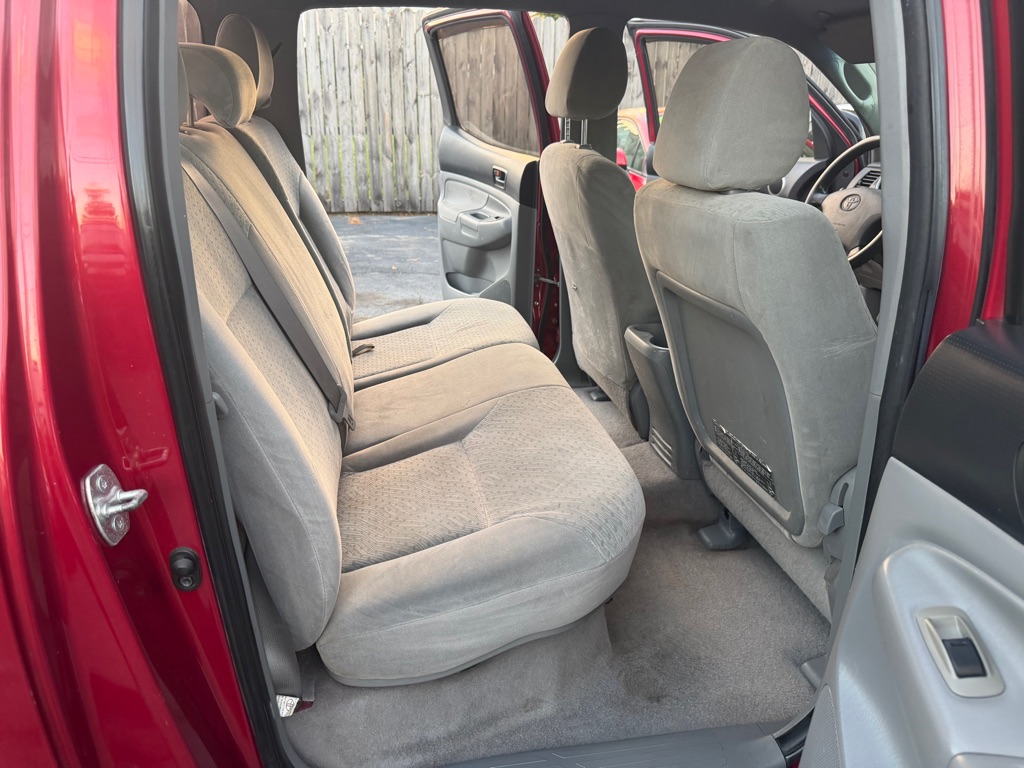 Photo 12 of this TOYOTA TACOMA