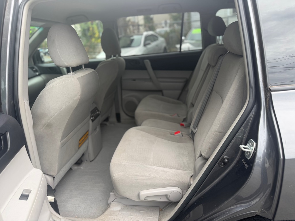 Photo 9 of this TOYOTA HIGHLANDER
