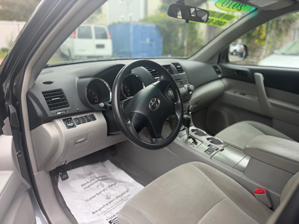 Photo 8 of this TOYOTA HIGHLANDER
